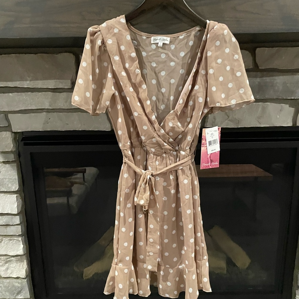 Size 3 size small 0/2 flutter sleeve polka dot brown white dress